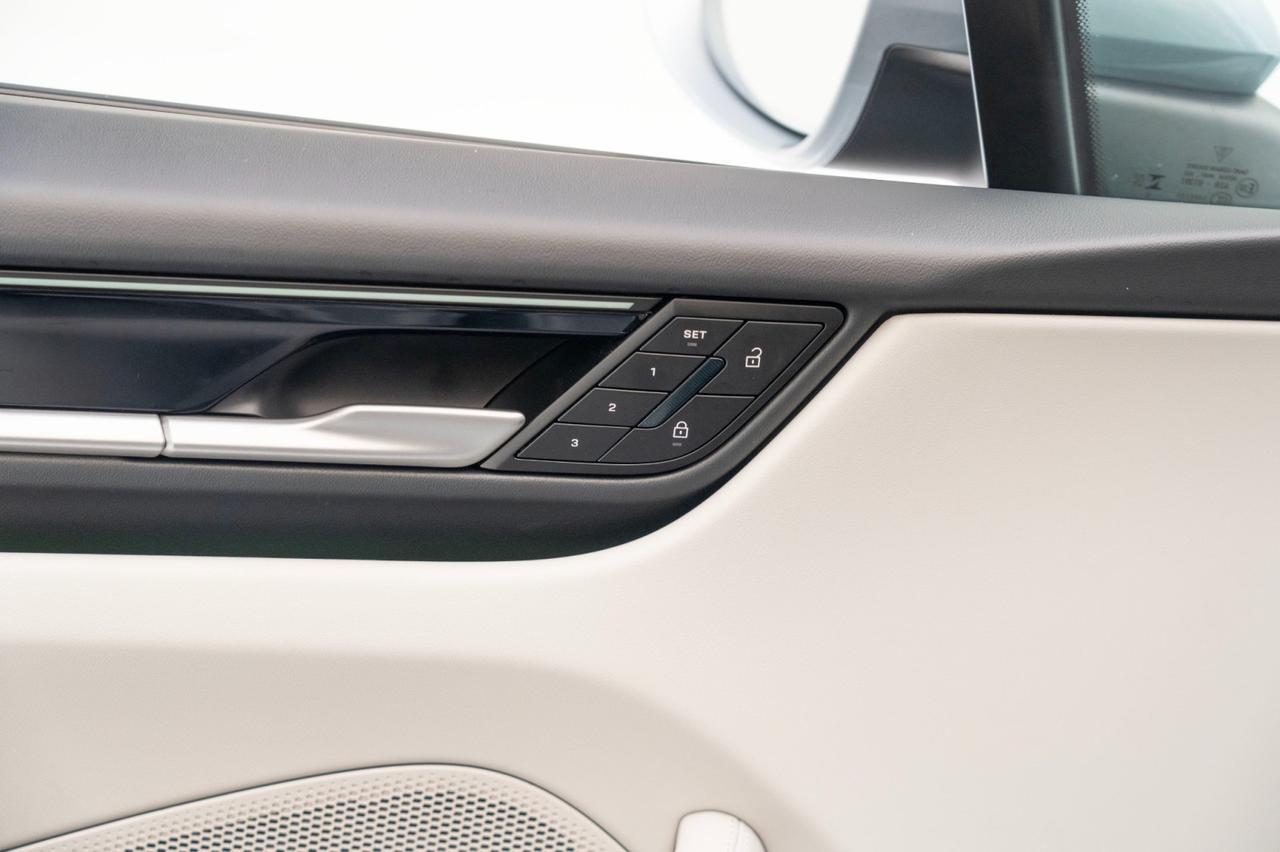 2024 Porsche Macan 4 Electric Pompano Beach FL