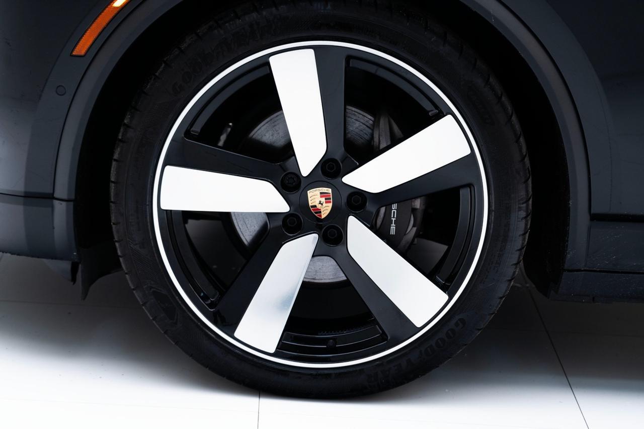 2024 Porsche Macan 4 Electric Pompano Beach FL