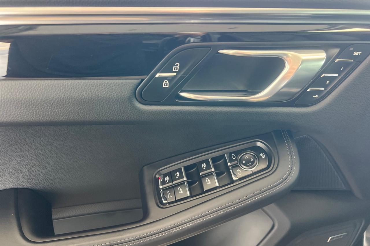 2024 Porsche Macan Base Ontario OR