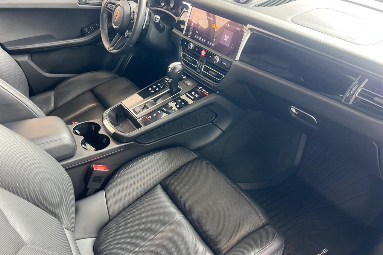 2024 Porsche Macan Base Ontario OR