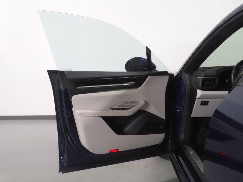 2024 Porsche Macan Electric 4 AWD *PREMIUM PKG, NAVIGATION, ADAPTIVE CRUISE, SAFETY ALERTS, 360 CAMERAS, PANO MOONROOF, LEATHER, CLIMATE/MASSAGE SEATS, HEATED STEERING, BOSE, WIRELESS CHARGING, APPLE CARPLAY Round Rock TX