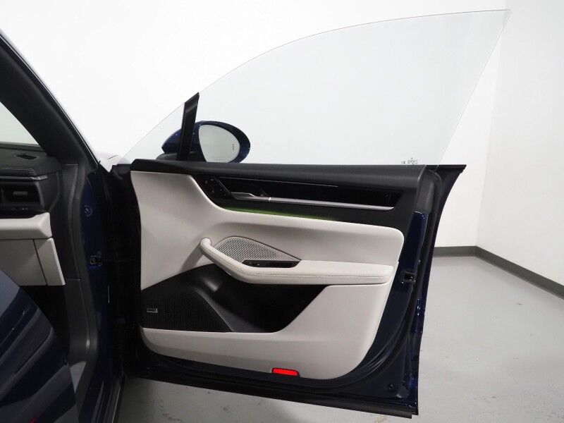 2024 Porsche Macan Electric 4 AWD *PREMIUM PKG, NAVIGATION, ADAPTIVE CRUISE, SAFETY ALERTS, 360 CAMERAS, PANO MOONROOF, LEATHER, CLIMATE/MASSAGE SEATS, HEATED STEERING, BOSE, WIRELESS CHARGING, APPLE CARPLAY Round Rock TX