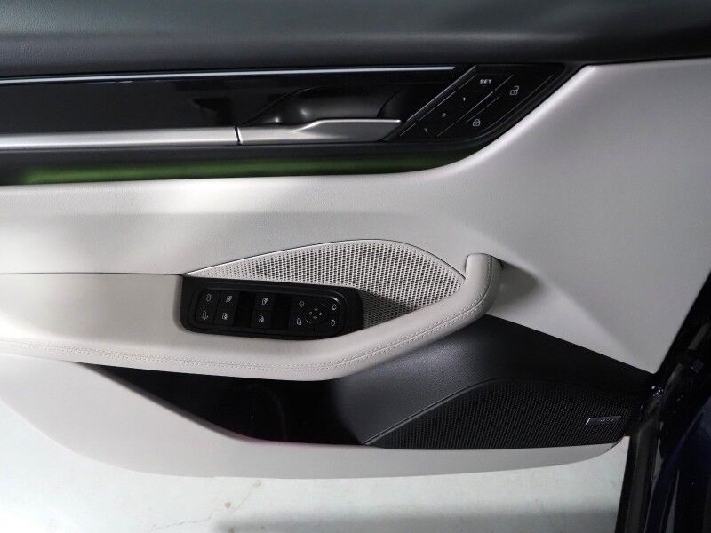 2024 Porsche Macan Electric 4 AWD *PREMIUM PKG, NAVIGATION, ADAPTIVE CRUISE, SAFETY ALERTS, 360 CAMERAS, PANO MOONROOF, LEATHER, CLIMATE/MASSAGE SEATS, HEATED STEERING, BOSE, WIRELESS CHARGING, APPLE CARPLAY Round Rock TX