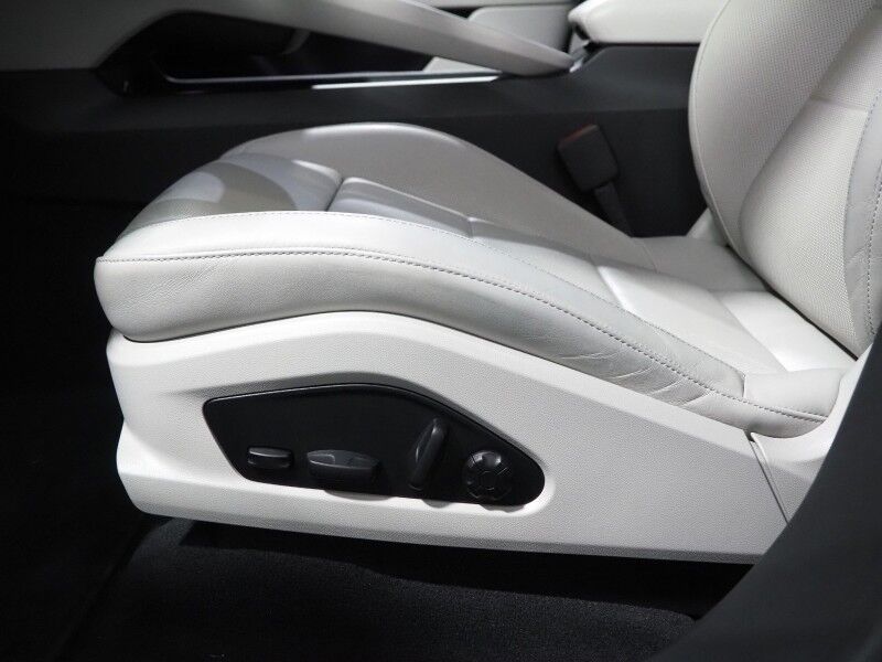 2024 Porsche Macan Electric 4 AWD *PREMIUM PKG, NAVIGATION, ADAPTIVE CRUISE, SAFETY ALERTS, 360 CAMERAS, PANO MOONROOF, LEATHER, CLIMATE/MASSAGE SEATS, HEATED STEERING, BOSE, WIRELESS CHARGING, APPLE CARPLAY Round Rock TX