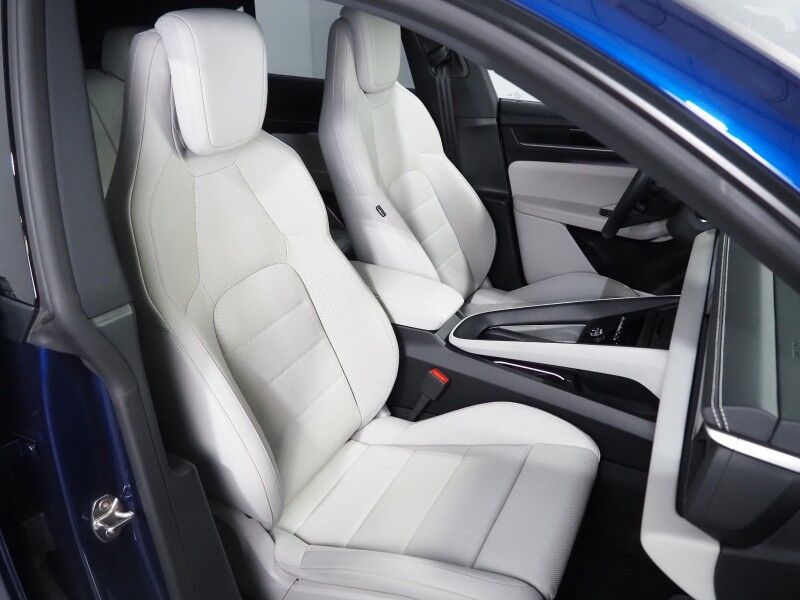 2024 Porsche Macan Electric 4 AWD *PREMIUM PKG, NAVIGATION, ADAPTIVE CRUISE, SAFETY ALERTS, 360 CAMERAS, PANO MOONROOF, LEATHER, CLIMATE/MASSAGE SEATS, HEATED STEERING, BOSE, WIRELESS CHARGING, APPLE CARPLAY Round Rock TX