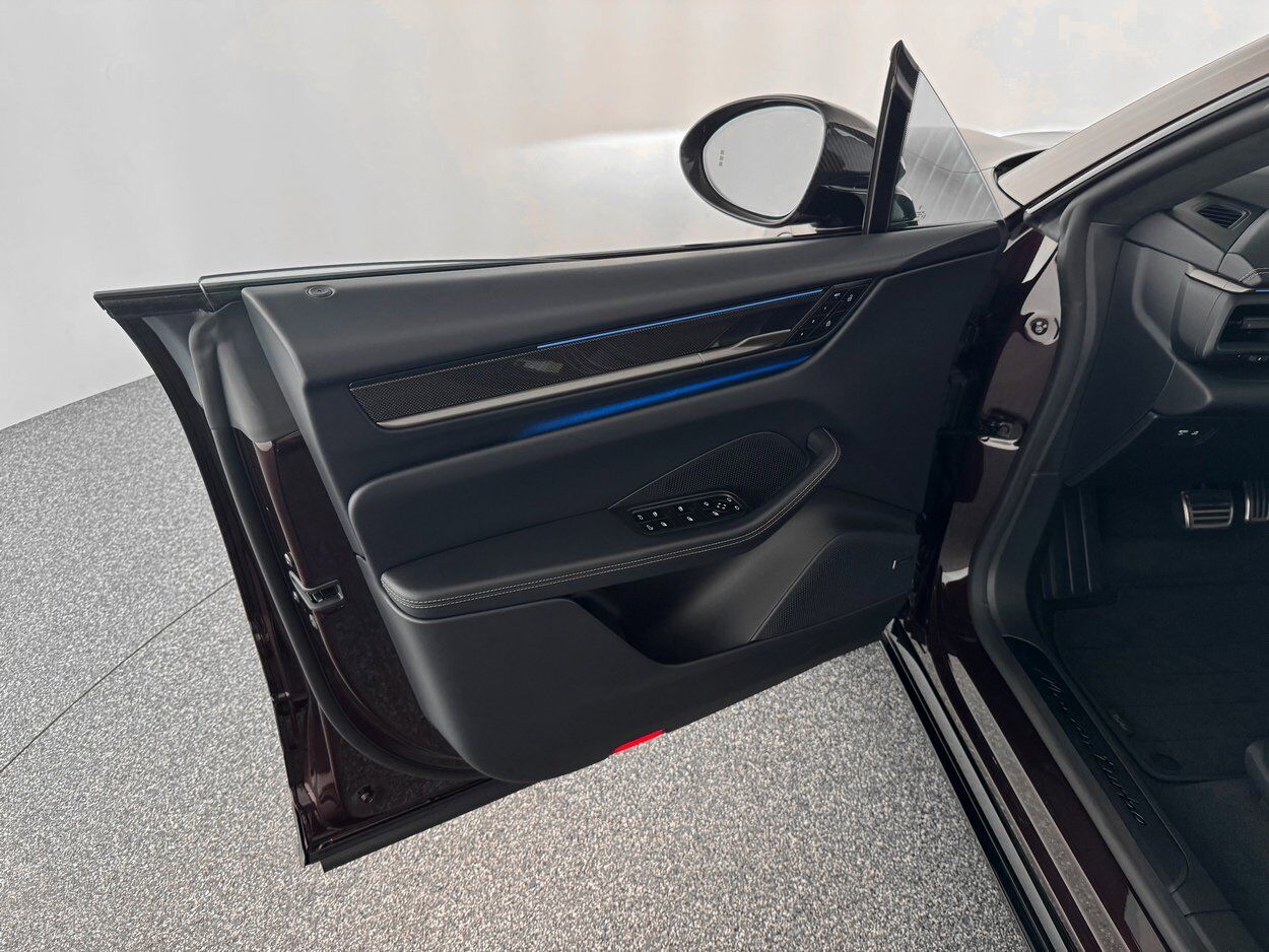 2024 Porsche Macan Electric Turbo Bellevue WA