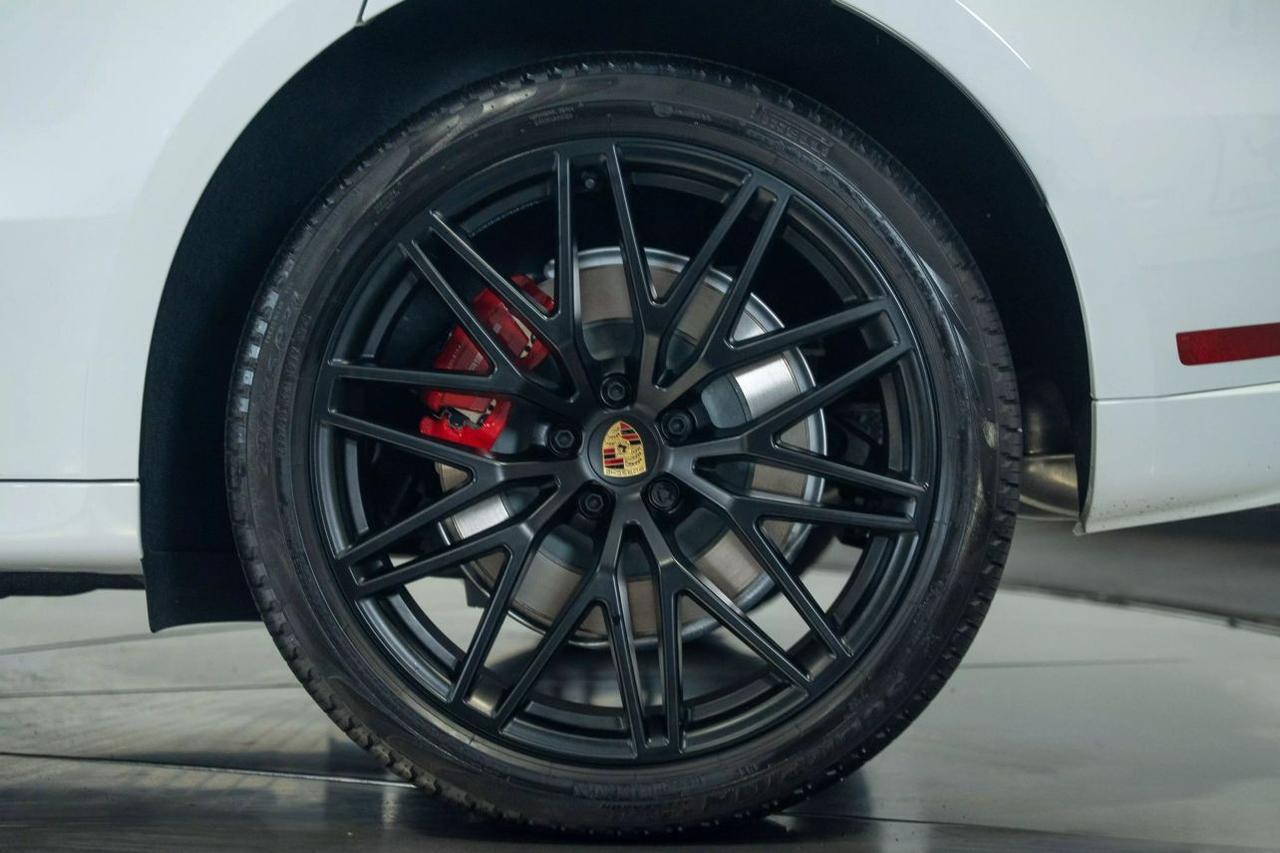 2024 Porsche Macan GTS Sport Utility 4D St. Louis MO
