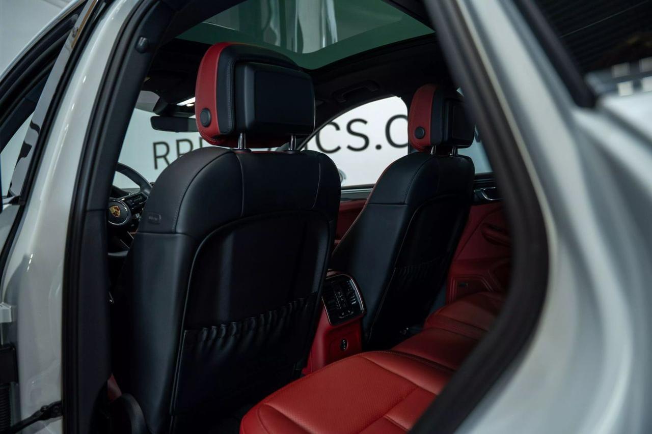 2024 Porsche Macan GTS Sport Utility 4D St. Louis MO