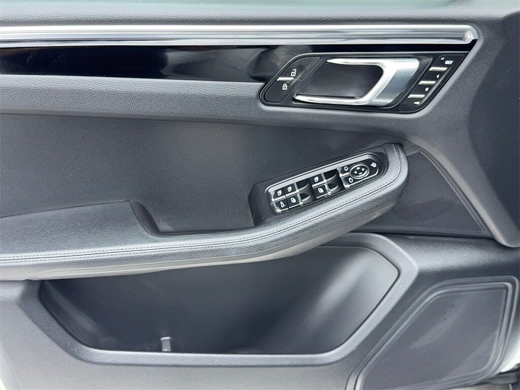 2024 Porsche Macan NAV,CAM,PANO,HTD STS,BLIND SPOT,19&quot; WHLS Plano TX