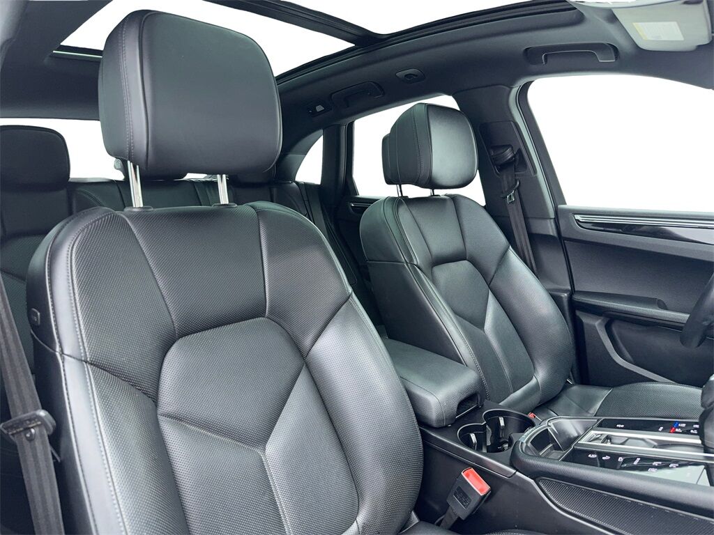2024 Porsche Macan NAV,CAM,PANO,HTD STS,BLIND SPOT,19&quot; WHLS Plano TX
