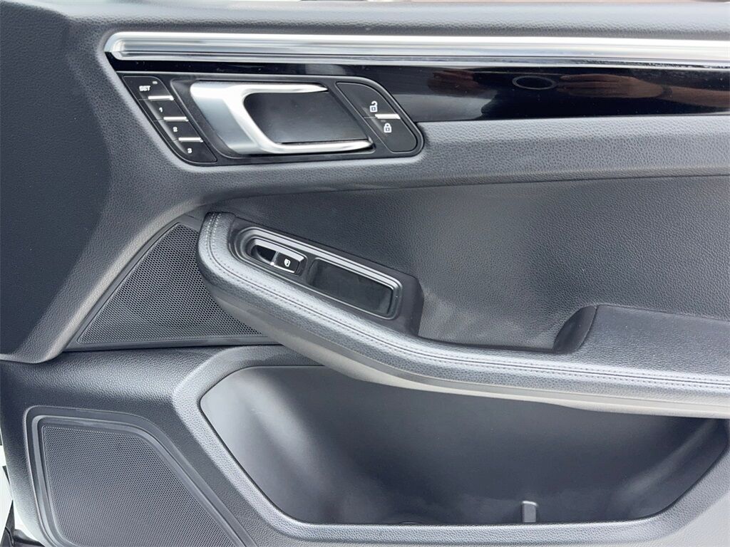 2024 Porsche Macan NAV,CAM,PANO,HTD STS,BLIND SPOT,19&quot; WHLS Plano TX