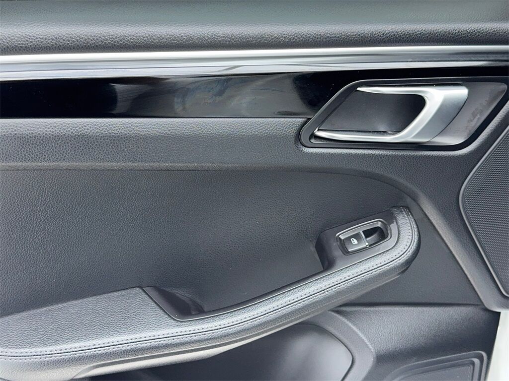 2024 Porsche Macan NAV,CAM,PANO,HTD STS,BLIND SPOT,19&quot; WHLS Plano TX