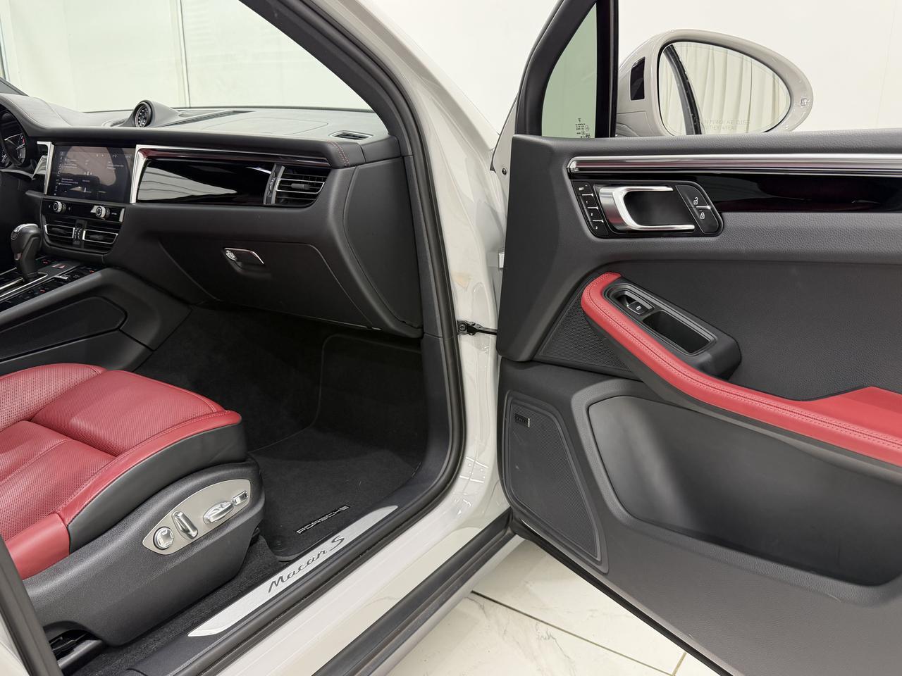 2024 Porsche Macan S Newark DE
