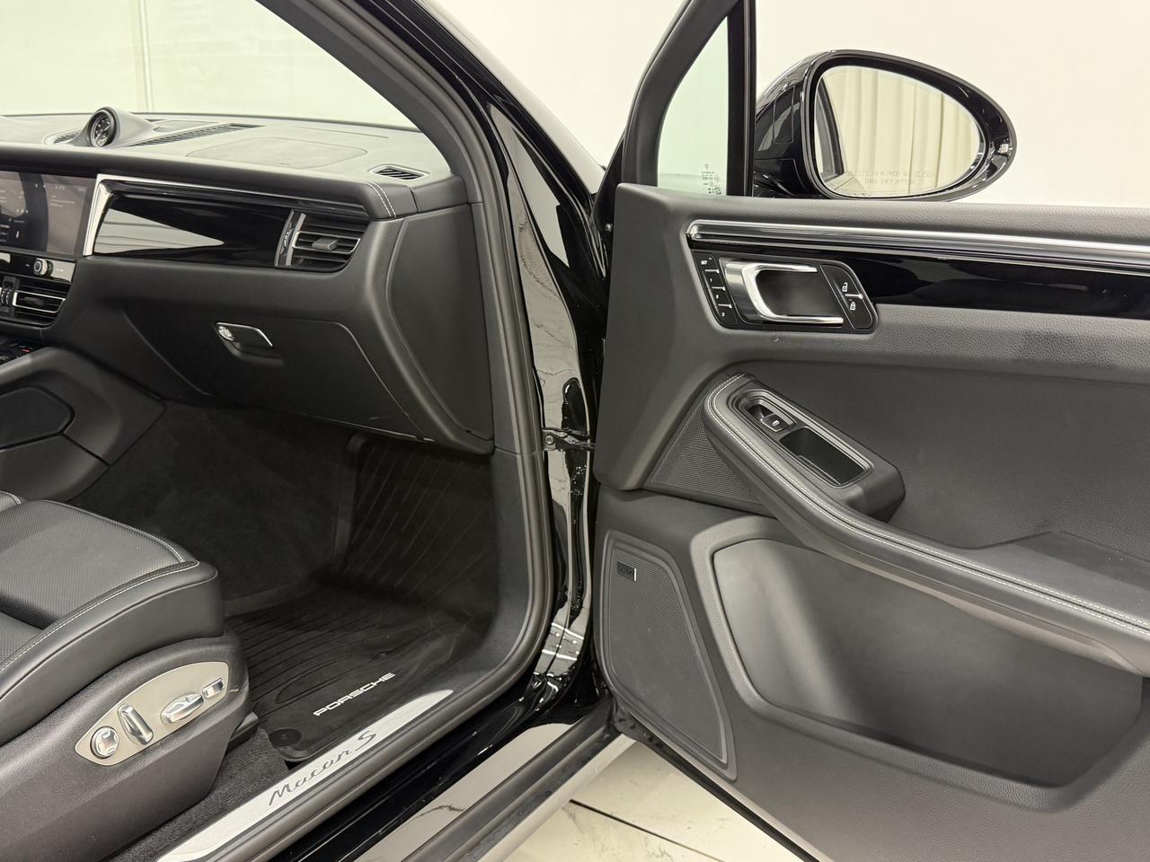 2024 Porsche Macan S Newark DE