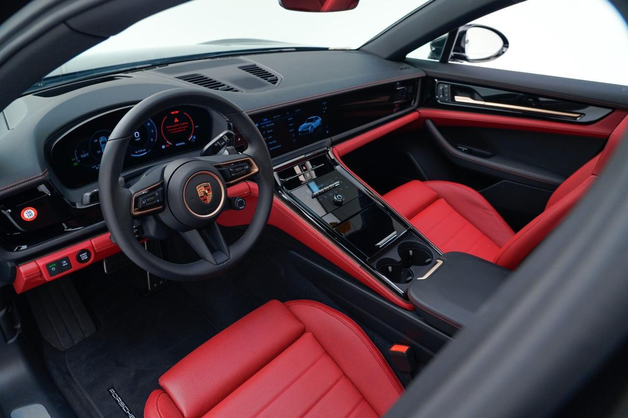 2024 Porsche Panamera 4 photo 4