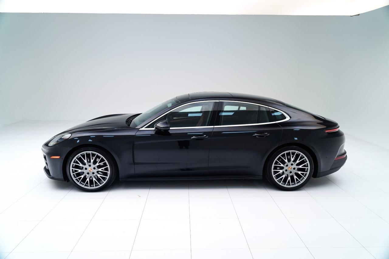 2024 Porsche Panamera 4 photo 2