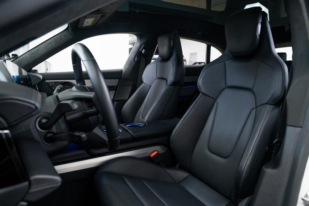 2024 Porsche Taycan GTS 1 Owner Vented Seats Premium Package Portland OR