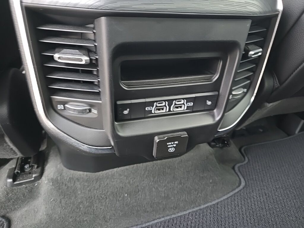 2024 Ram 1500 4x4 Crew Cab Laramie Fond du Lac WI