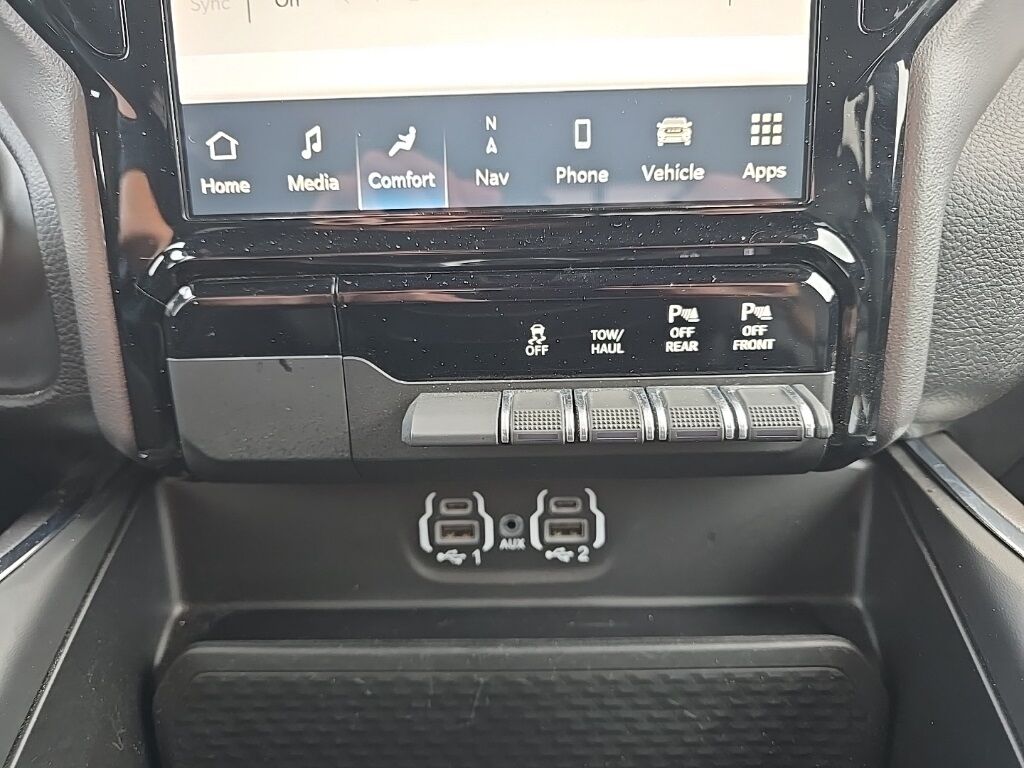 2024 Ram 1500 4x4 Crew Cab Laramie Fond du Lac WI