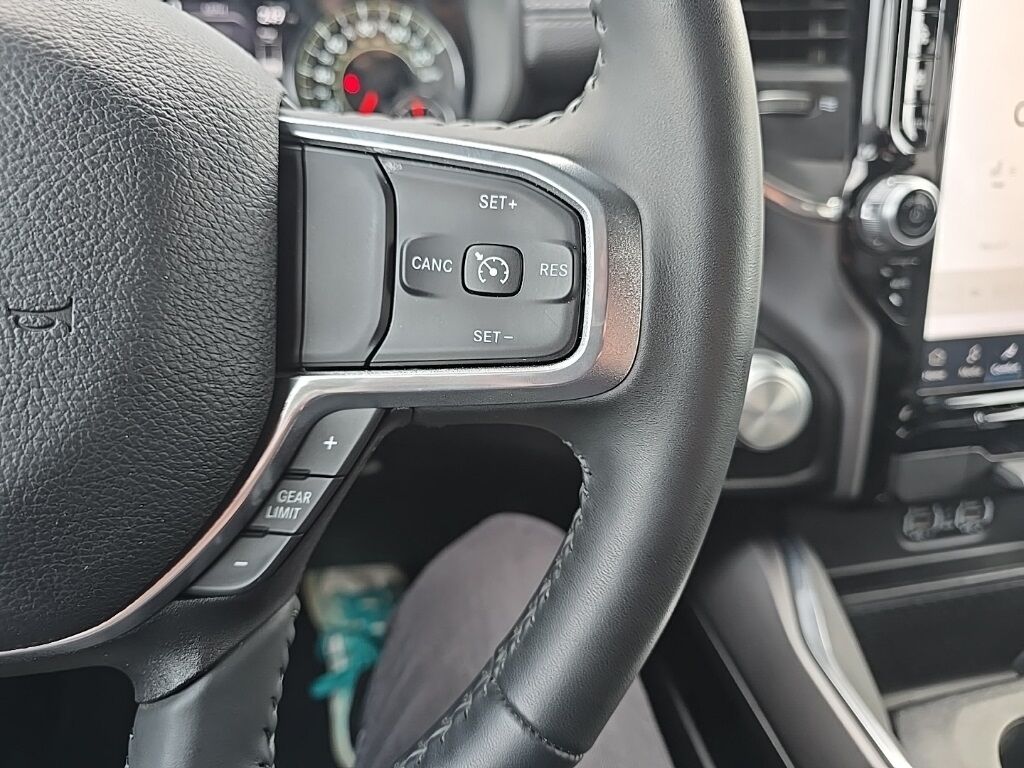 2024 Ram 1500 4x4 Crew Cab Laramie Fond du Lac WI