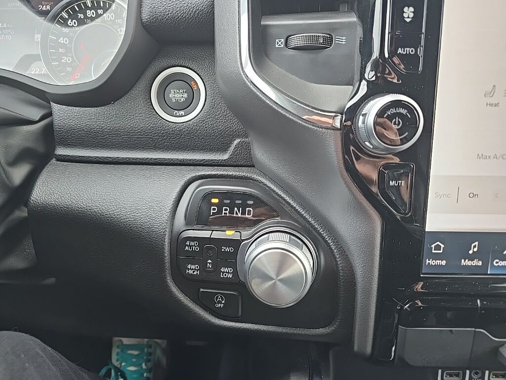 2024 Ram 1500 4x4 Crew Cab Laramie Fond du Lac WI