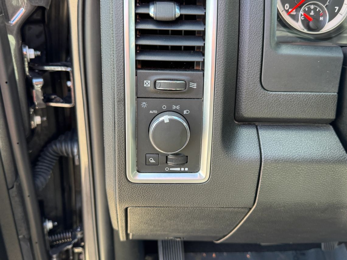 2024 Ram 1500 Classic Quad Cab SLT Pickup 4D 6 1/3 ft