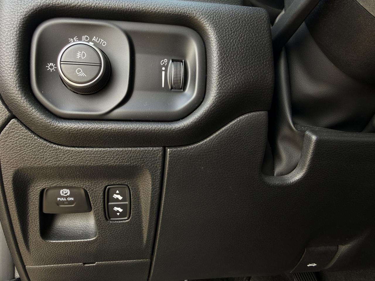 2024 Ram 1500 Sport Crew Cab 4x4 | Low KMs | V8 HEMI | 12IN Touchscreen | Leather Heated Cooled Seats | NAV Redwater AB
