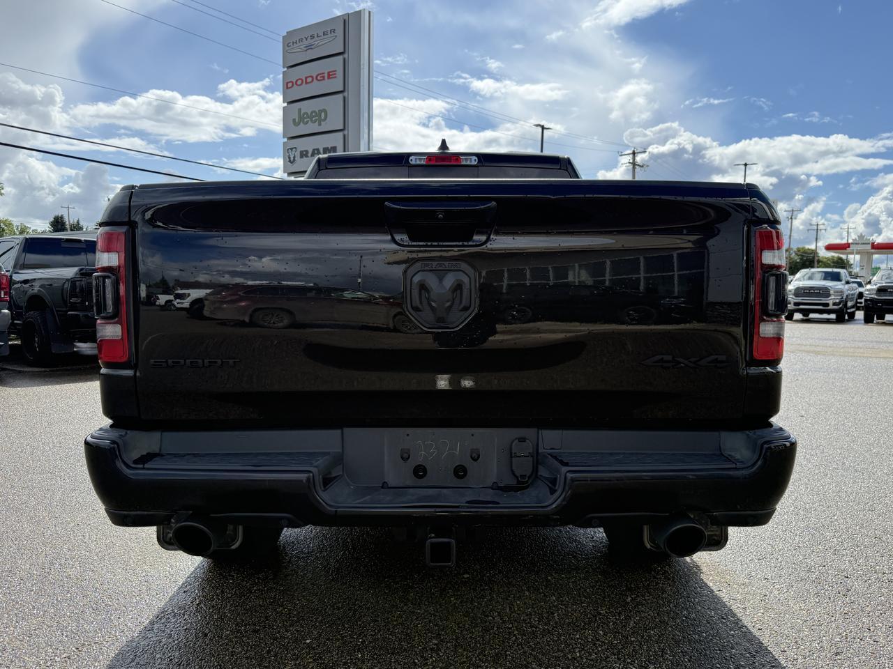 2024 Ram 1500 Sport Crew Cab 4x4 | Low KMs | V8 HEMI | 12IN Touchscreen | Leather Heated Cooled Seats | NAV Redwater AB