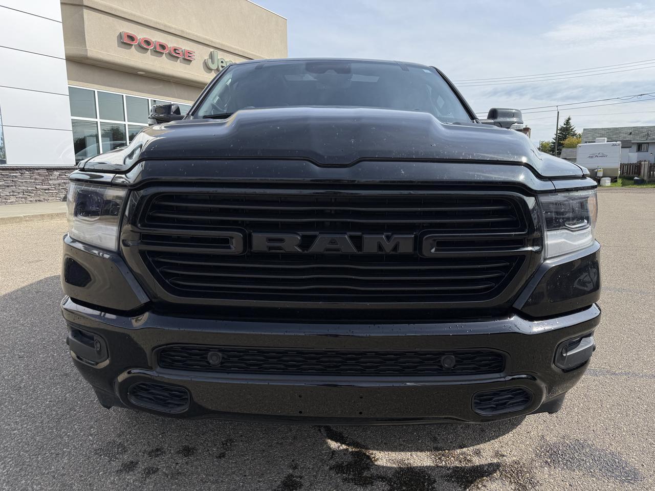 2024 Ram 1500 Sport Crew Cab 4x4 | Low KMs | V8 HEMI | 12IN Touchscreen | Leather Heated Cooled Seats | NAV Redwater AB