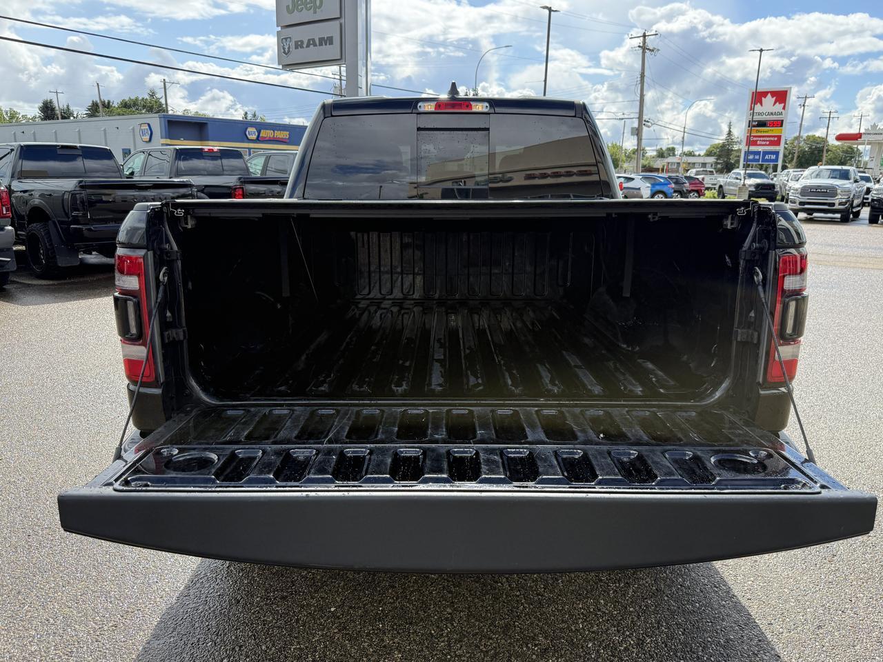 2024 Ram 1500 Sport Crew Cab 4x4 | Low KMs | V8 HEMI | 12IN Touchscreen | Leather Heated Cooled Seats | NAV Redwater AB