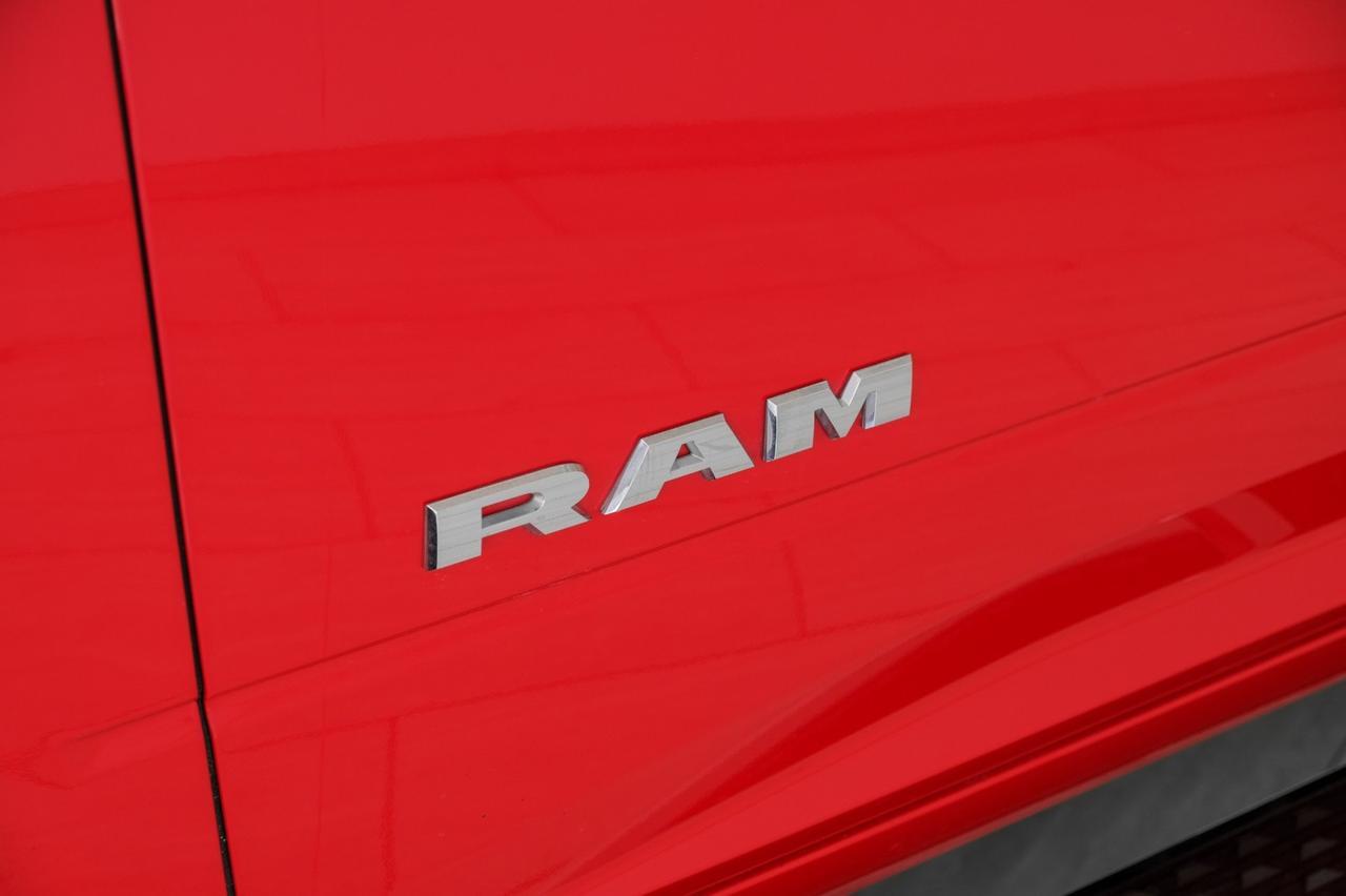 2024 Ram 2500 BIG HORN CREW CAB 4WD 6.4L HEMI AUTOMATIC REAR CAMERA BLUETOOTH POWER DRIVER SEAT TOW HITCH Carrollton TX