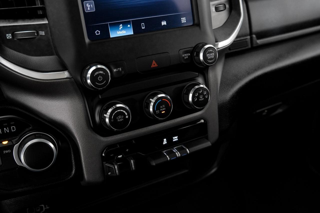 2024 Ram 2500 BIG HORN CREW CAB 4WD 6.4L HEMI AUTOMATIC REAR CAMERA BLUETOOTH POWER DRIVER SEAT TOW HITCH Carrollton TX