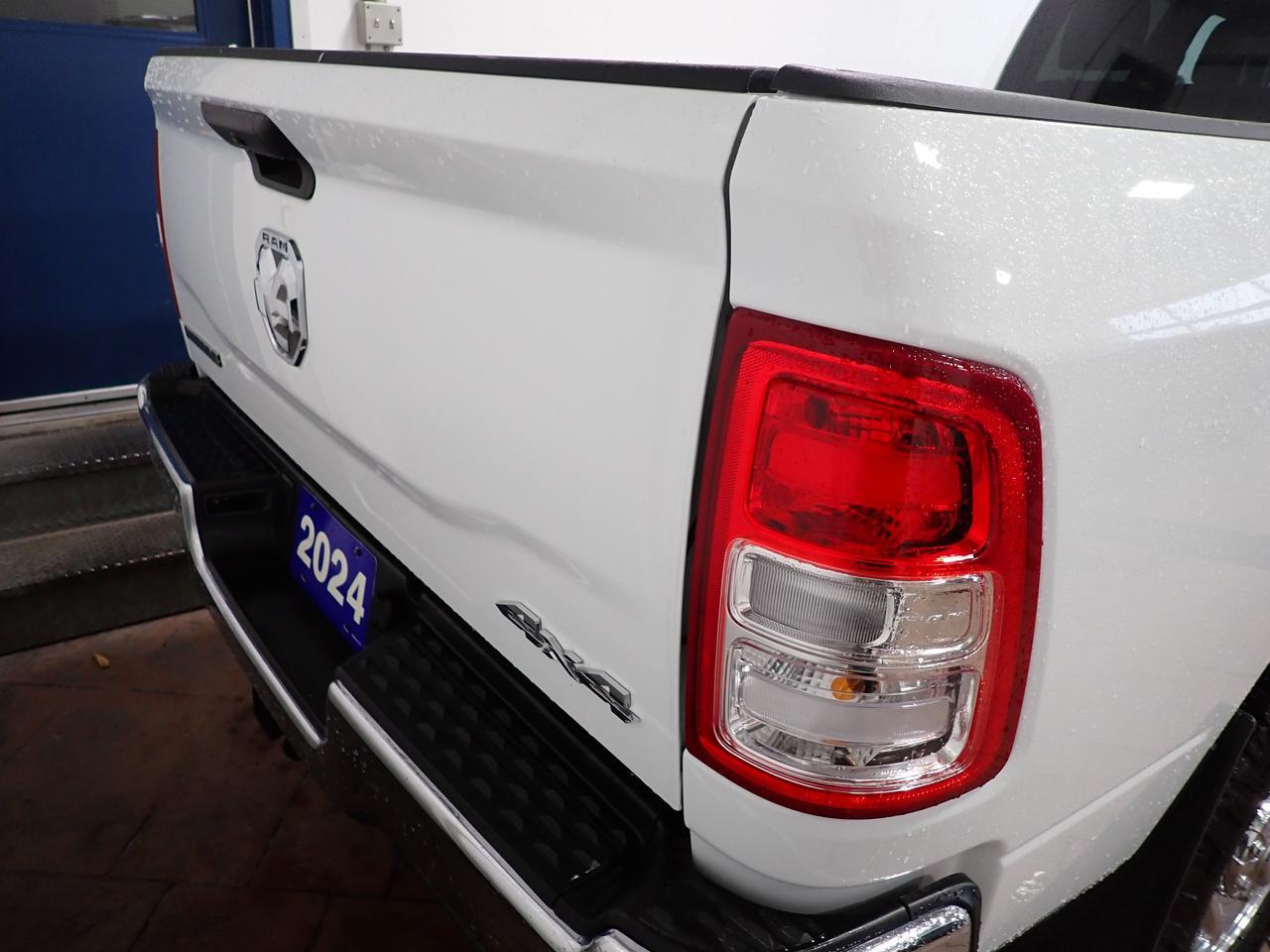 2024 Ram 2500 Big Horn 4WD CREW CAB 8' BOX *DIESEL* Listowel ON
