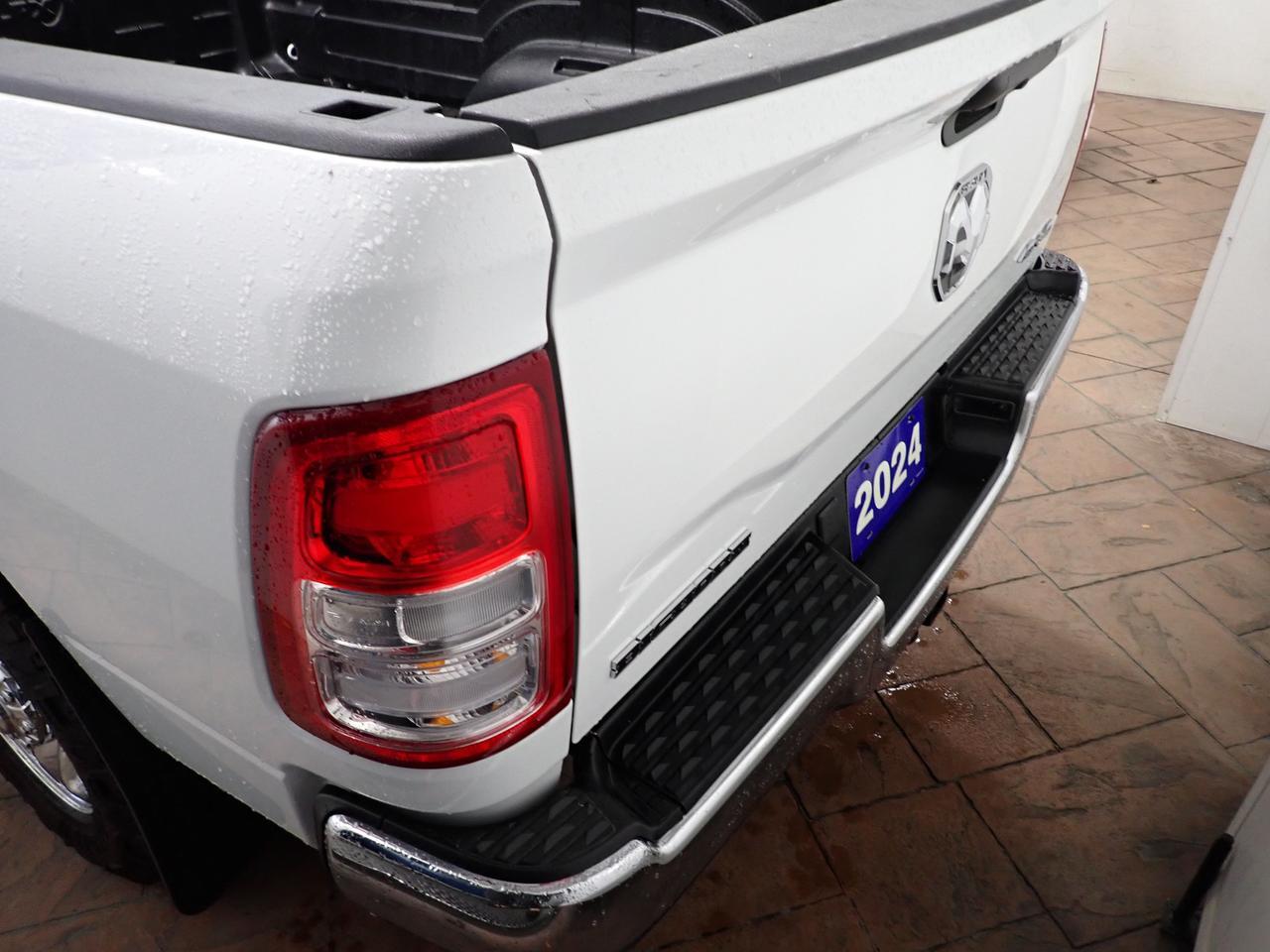 2024 Ram 2500 Big Horn 4WD CREW CAB 8' BOX *DIESEL* Listowel ON