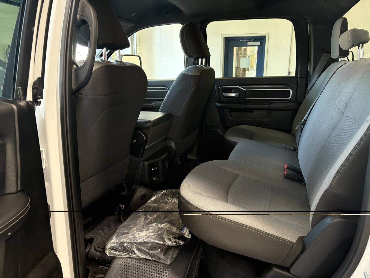 2024 Ram 2500 Big Horn 4WD CREW CAB 8' BOX *DIESEL* Listowel ON