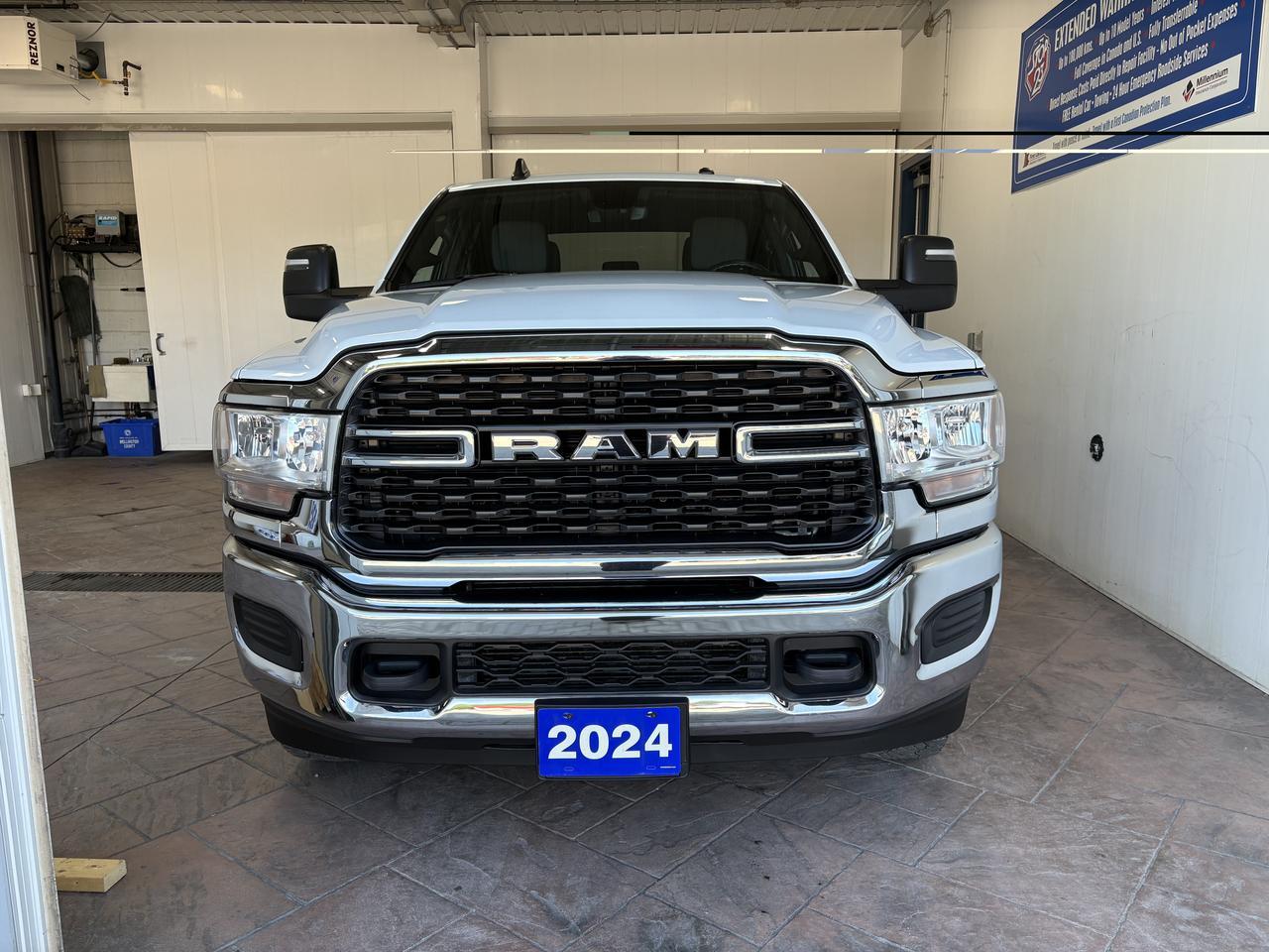 2024 Ram 2500 Big Horn 4WD CREW CAB 8' BOX *DIESEL* Listowel ON