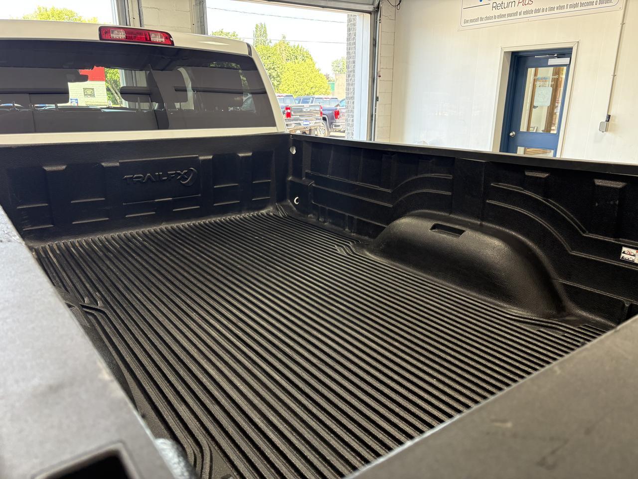 2024 Ram 2500 Big Horn 4WD CREW CAB 8' BOX *DIESEL* Listowel ON