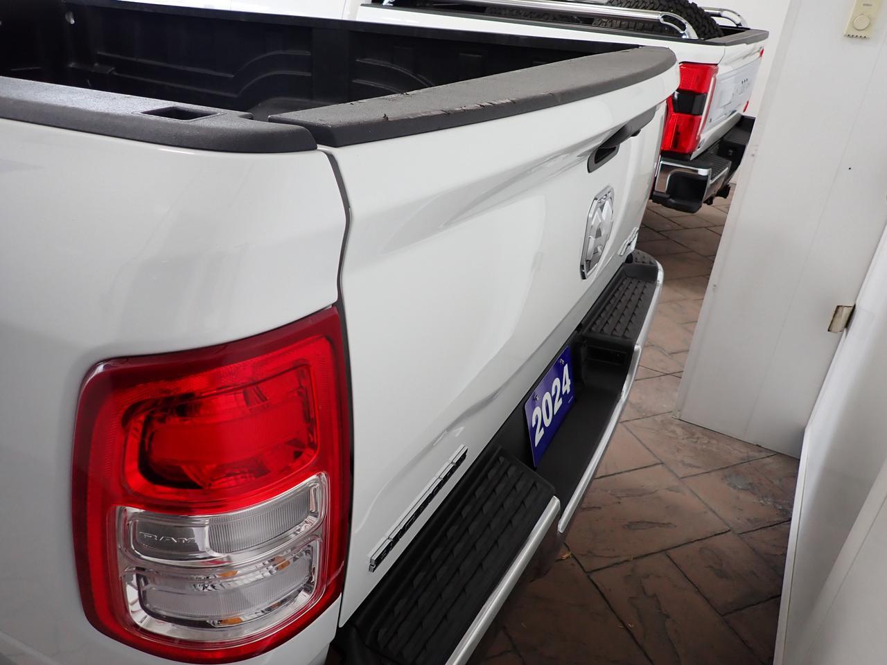 2024 Ram 2500 Big Horn 4WD CREW CAB 8' BOX *DIESEL* Listowel ON