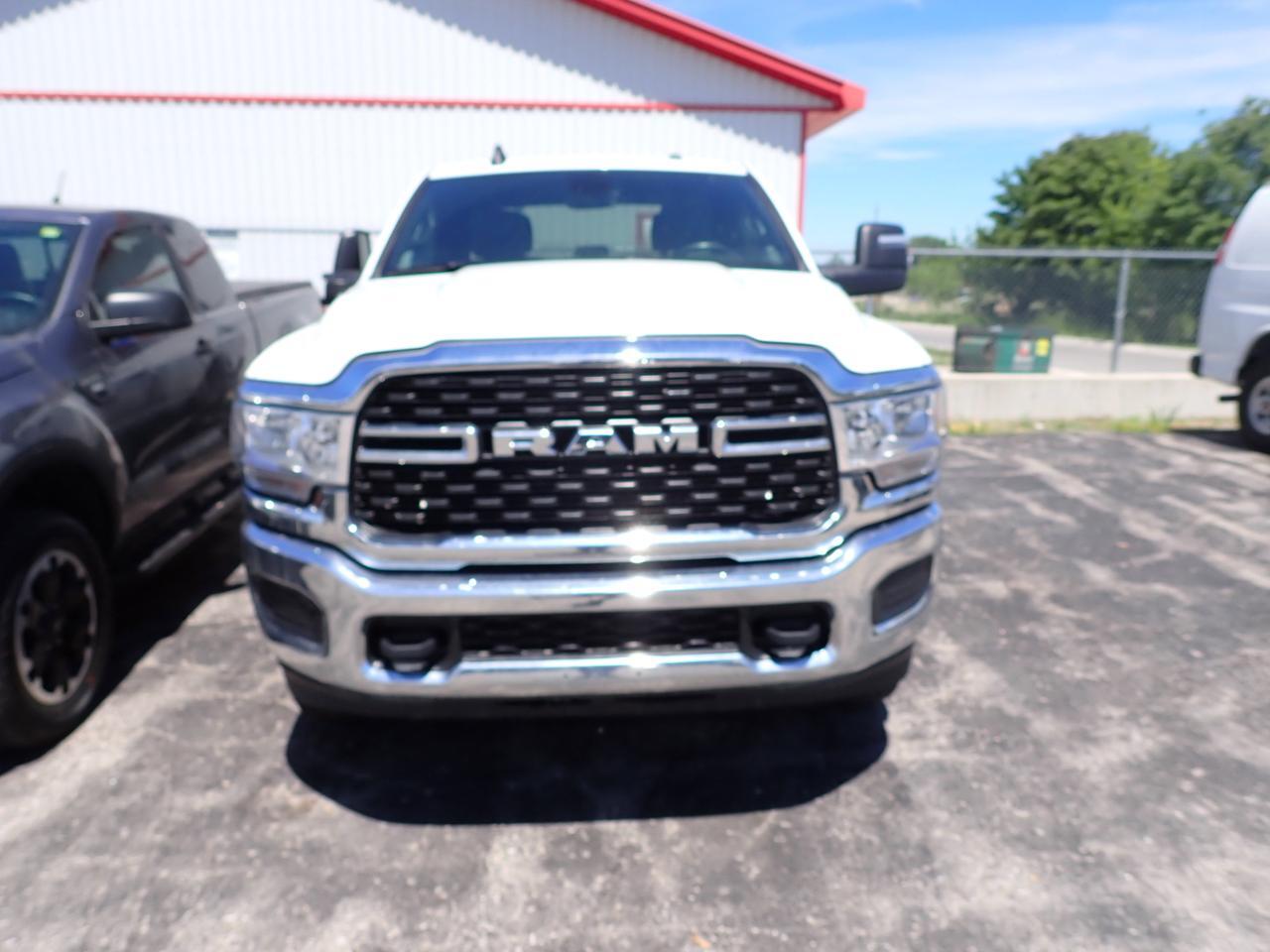 2024 Ram 2500 Big Horn 4WD CREW CAB 8'BOX Listowel ON