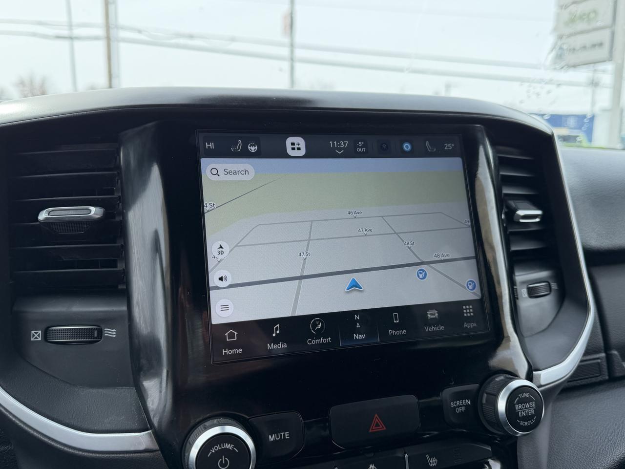 2024 Ram 2500 Big Horn Crew Cab 4x4 | Low KMs | HEMI V8 | NAV | Heated Seats | Remote Start | Backup Camera Redwater AB