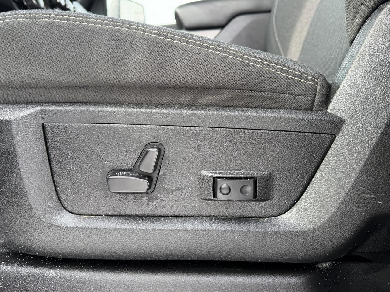 2024 Ram 2500 Big Horn Crew Cab 4x4 | Low KMs | HEMI V8 | NAV | Heated Seats | Remote Start | Backup Camera Redwater AB