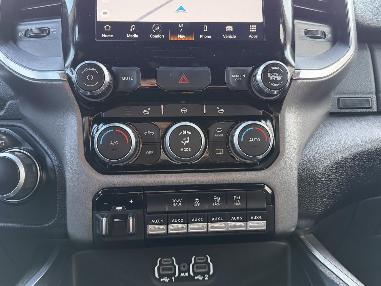 2024 Ram 2500 Big Horn Crew Cab 4x4 | Low KMs | HEMI V8 | NAV | Heated Seats | Remote Start | Backup Camera Redwater AB