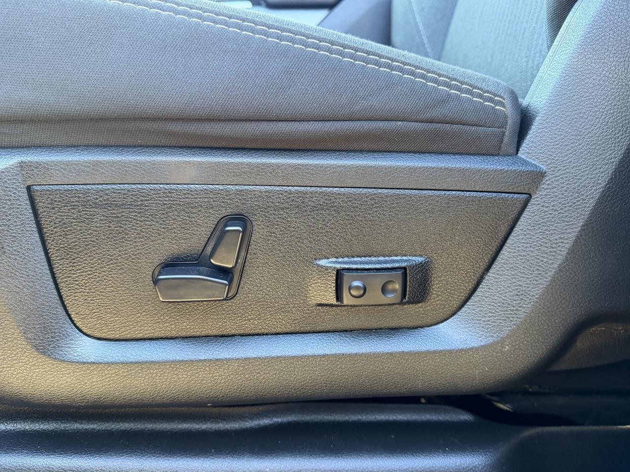 2024 Ram 2500 Big Horn Crew Cab 4x4 | Low KMs | HEMI V8 | NAV | Heated Seats | Remote Start | Backup Camera Redwater AB