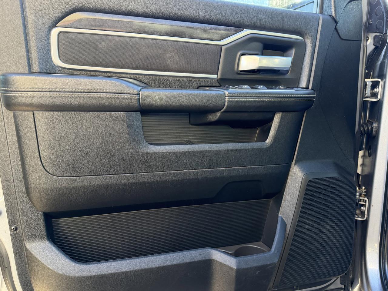 2024 Ram 2500 Big Horn Crew Cab 4x4 | Low KMs | HEMI V8 | NAV | Heated Seats | Remote Start | Backup Camera Redwater AB