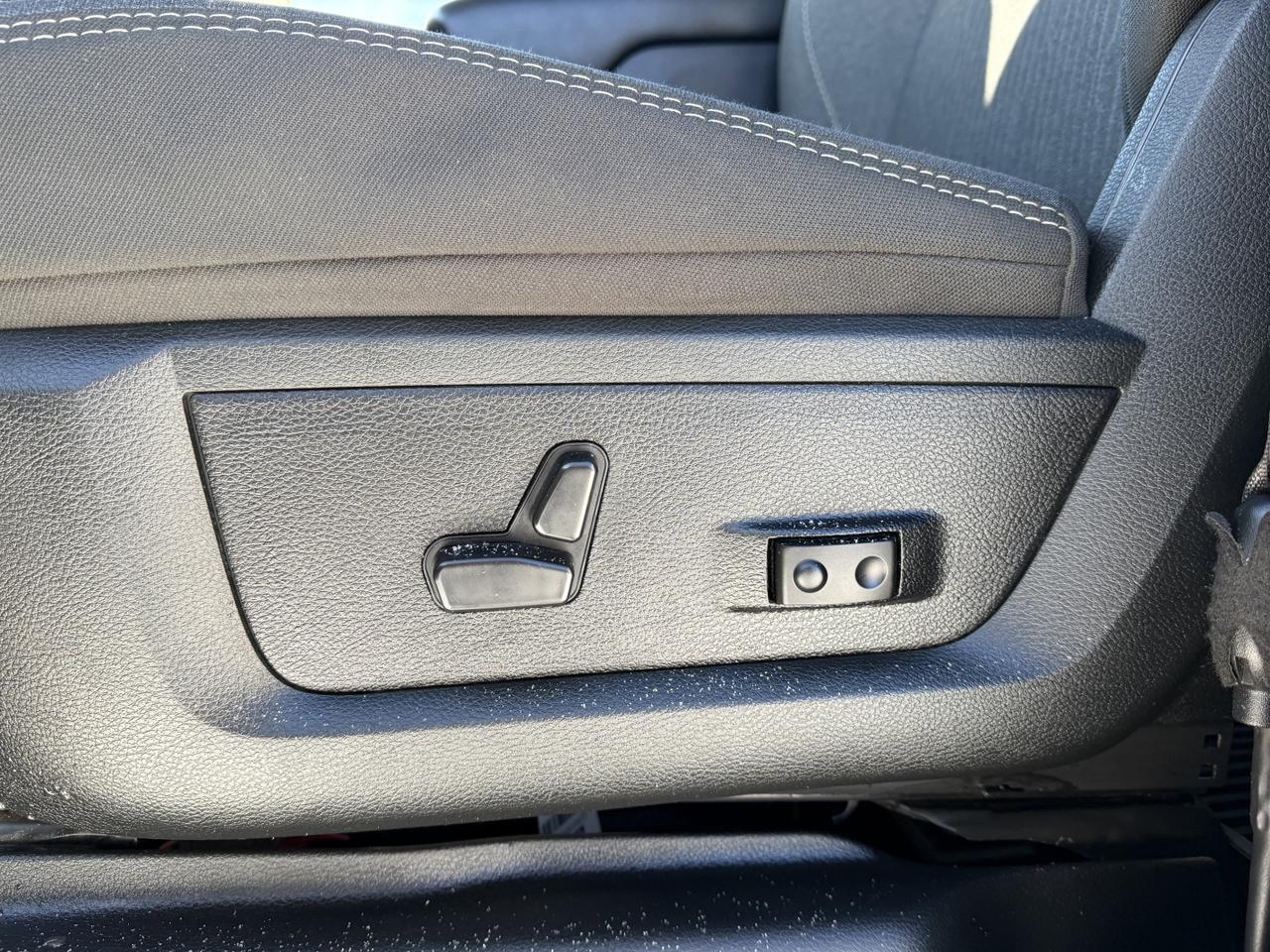 2024 Ram 2500 Big Horn Crew Cab Night Edition 4X4 | 6.4L Hemi | Heated Seats | Alpine | Remote Start | Nav Redwater AB