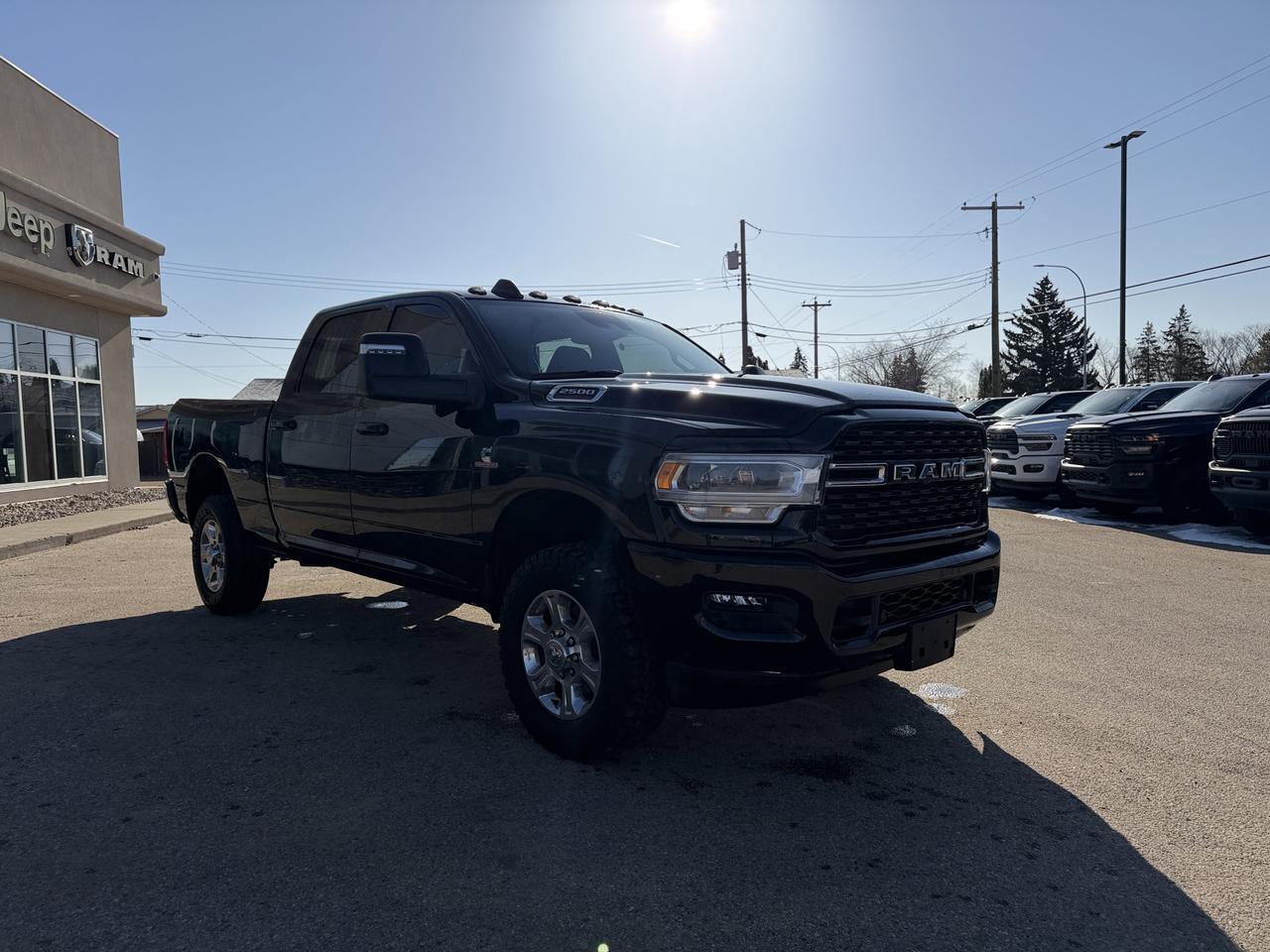 2024 Ram 2500 Big Horn Night Edition | HEMI V8 | 4x4 Crew Cab | NAV | Heated Seats | Alpine Audio | 20IN Wheels Redwater AB