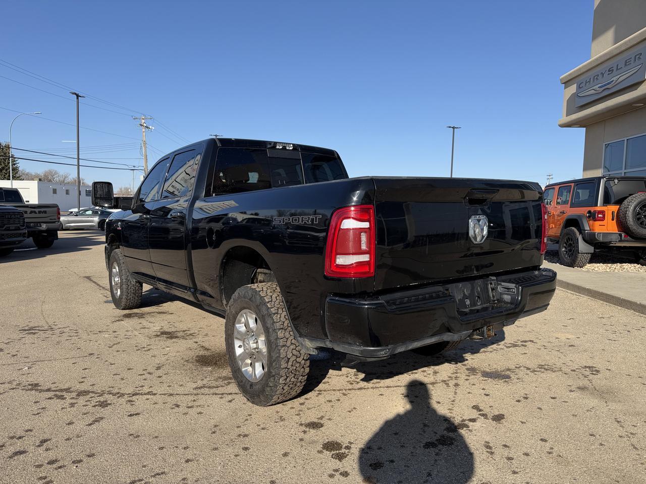 2024 Ram 2500 Big Horn Night Edition | HEMI V8 | 4x4 Crew Cab | NAV | Heated Seats | Alpine Audio | 20IN Wheels Redwater AB