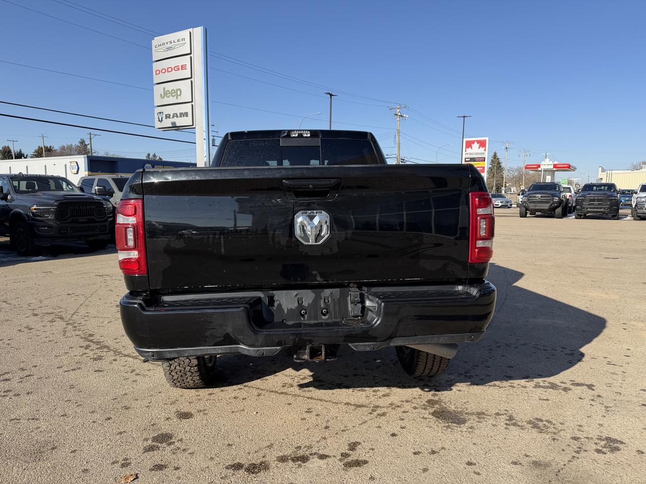 2024 Ram 2500 Big Horn Night Edition | HEMI V8 | 4x4 Crew Cab | NAV | Heated Seats | Alpine Audio | 20IN Wheels Redwater AB