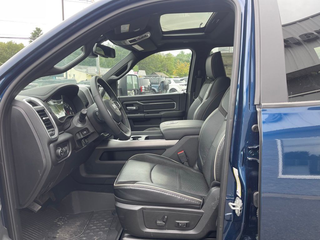 2024 Ram 2500 LARAMIE CREW CAB 4X4 6'4 BOX Orange MA