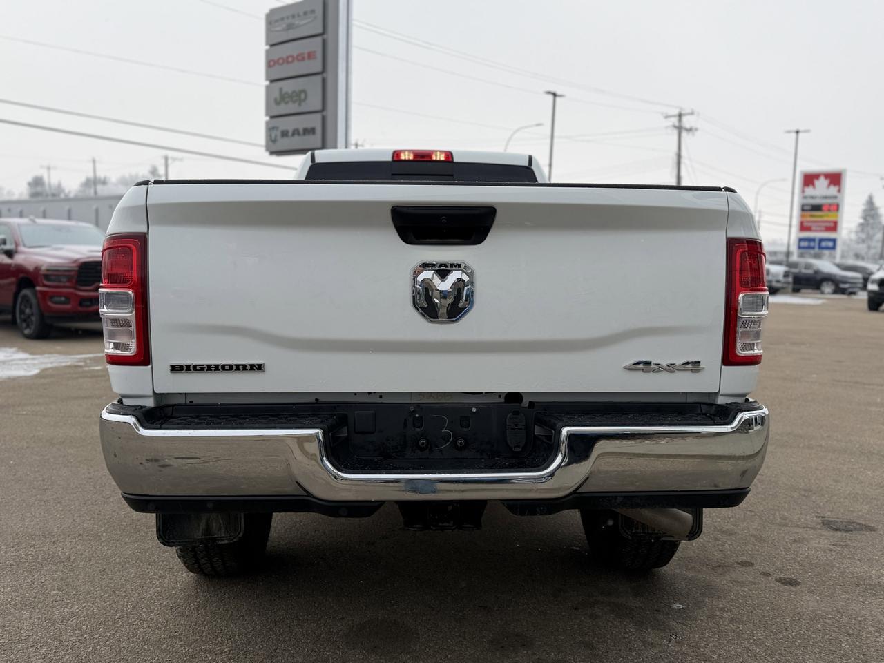2024 Ram 2500 Tradesman Crew Cab 4x4 | Low KMs | HEMI V8 | Front Bench | Backup Camera Redwater AB